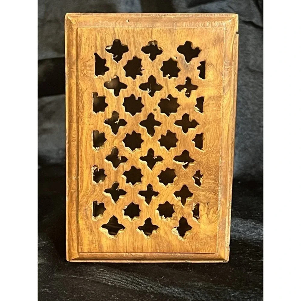 VTG PIERCED WOOD TRINKET BOX 6 x‎ 4 x 2.5 (2191)